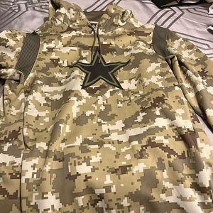 Size Large worn twice Dallas Cowboys Salute to Service Hoodie